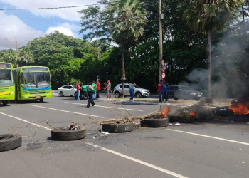 Motoristas e cobradores fazem protesto contra ameaça de demissão em Teresina