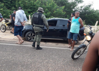 Casal é encontrado morto dentro de carro em Castelo do Piauí