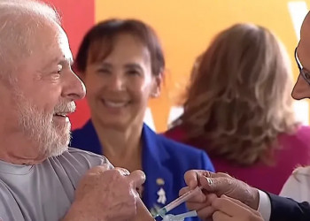 Presidente Lula é vacinado por Alckmin e lança campanha nacional de vacinação