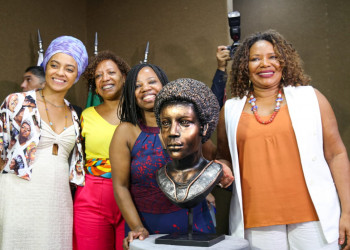 OAB-PI recebe ministra Margareth Menezes e inaugura busto de homenagem à Esperança Garcia