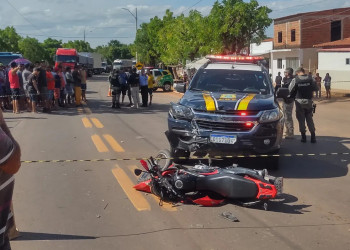 Motociclista quebra as duas pernas após colisão contra viatura da PRF no Piauí