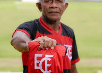 Em relançamento, Flamengo apresenta nova camisa e manto ganha aprovação de ex-atleta