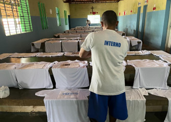 Internos de Floriano confeccionam uniformes para o sistema prisional