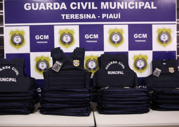 Guarda Civil Municipal recebe 210 novos coletes balísticos durante solenidade no Centro de Teresina