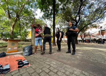 Operação Interditados III: polícia apreende celulares na Praça da Bandeira, em Teresina