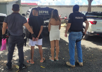 Mãe e filho são presos em flagrante por venda de drogas na zona Sul de Teresina