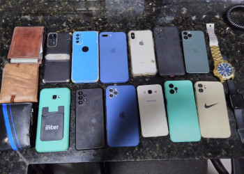 Jovens são detidos com mais de 10 celulares e outros objetos roubados em Teresina