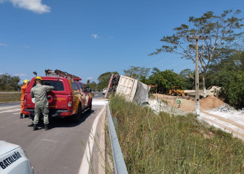 Motorista morre após tombar carreta nas proximidades do Rodoanel de Teresina