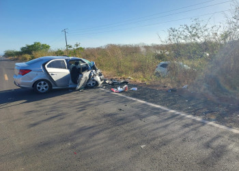 Pai e filha morrem em colisão frontal entre dois veículos na BR-316, em Valença do Piauí