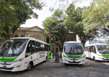 Prefeitura de Teresina entrega três novos veículos para o programa Transporte Eficiente
