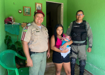 Família reencontra PMs que salvaram bebê engasgado no Piauí; mãe relata momentos de desespero
