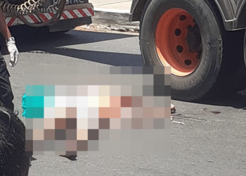Homem morre após cair de motocicleta e ser atropelado por caminhão, em Teresina