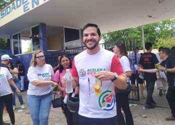 No Piauí, Seduc distribui água e chocolate para candidatos do Enem 2023; jovens comentam expectativa