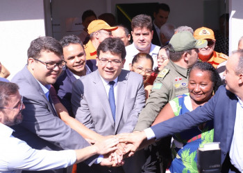 Governador inaugura unidade de segurança no Encontro dos Rios e anuncia Patrulha Cidadã nos bairros
