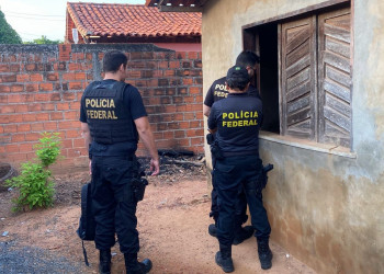 Homem tenta destruir celular durante prisão em operação contra abuso sexual infantil no Piauí