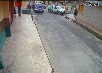 Após assalto, suspeitos sofrem acidente e conseguem fugir da polícia em Teresina; vídeo