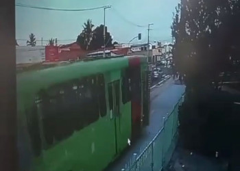 Vídeo mostra ônibus desgovernado em Teresina; veículo teria perdido freio