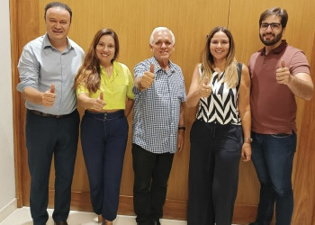 Lucy Soares toma café com Themístocles e deve ser candidata a vereadora pelo MDB