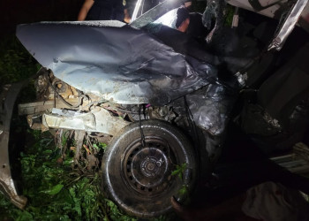 Grave acidente entre caminhão e carro de passeio deixa duas pessoas mortas no Piauí