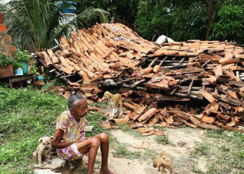 Após chuva, casa cai sobre idosa e filho no Piauí; família pede ajuda para reconstrução de imóvel