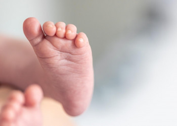 Recém-nascido é achado morto em lixeira; mãe deu entrada no hospital com exame de aborto incompleto