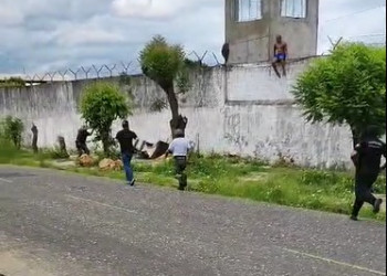 Internos do CEM realizam rebelião, pulam muro, mas são capturados pela polícia em Teresina; VÍDEO!