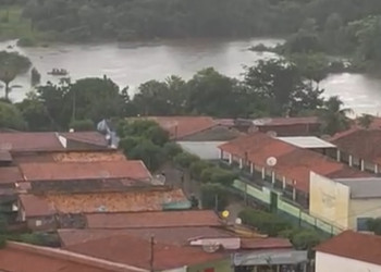 Rio volta a subir em município do PI e Prefeitura disponibiliza abrigo e transporte para famílias