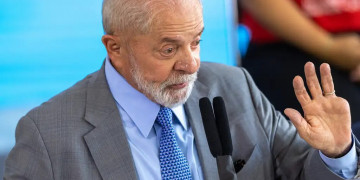 Lula assina decreto de reajuste da tabela do Imposto de Renda em evento