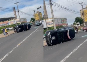 Viatura da Polícia Penal do Piauí tomba ao se envolver em acidente de trânsito em Teresina