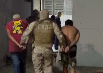 Suspeitos de realizarem arrastão em residência de mãe de policial são presos em Teresina