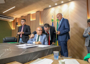 Deputados aprovam reajuste de servidores e nova viagem do governador Rafael Fonteles