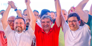 Fábio Novo lança plano de governo em evento com mais de 20 mil pessoas em Teresina