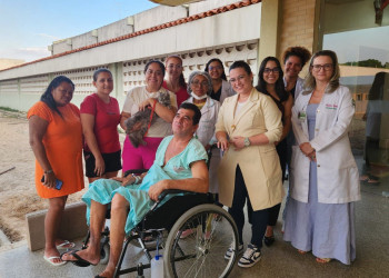 Paciente com tumor cerebral reencontra gata de estimação em momento emocionante no HU-UFPI; VÍDEO!