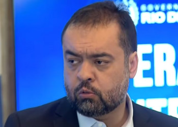 “De vítimas ontem só os policiais”, diz Cláudio Castro em homenagem aos servidores mortos em megaoperação