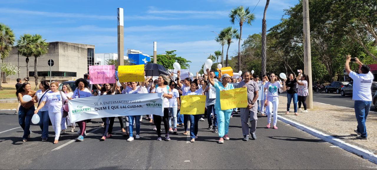 Em Teresina, profissionais da enfermagem fazem protesto contra suspensão do piso salarial
