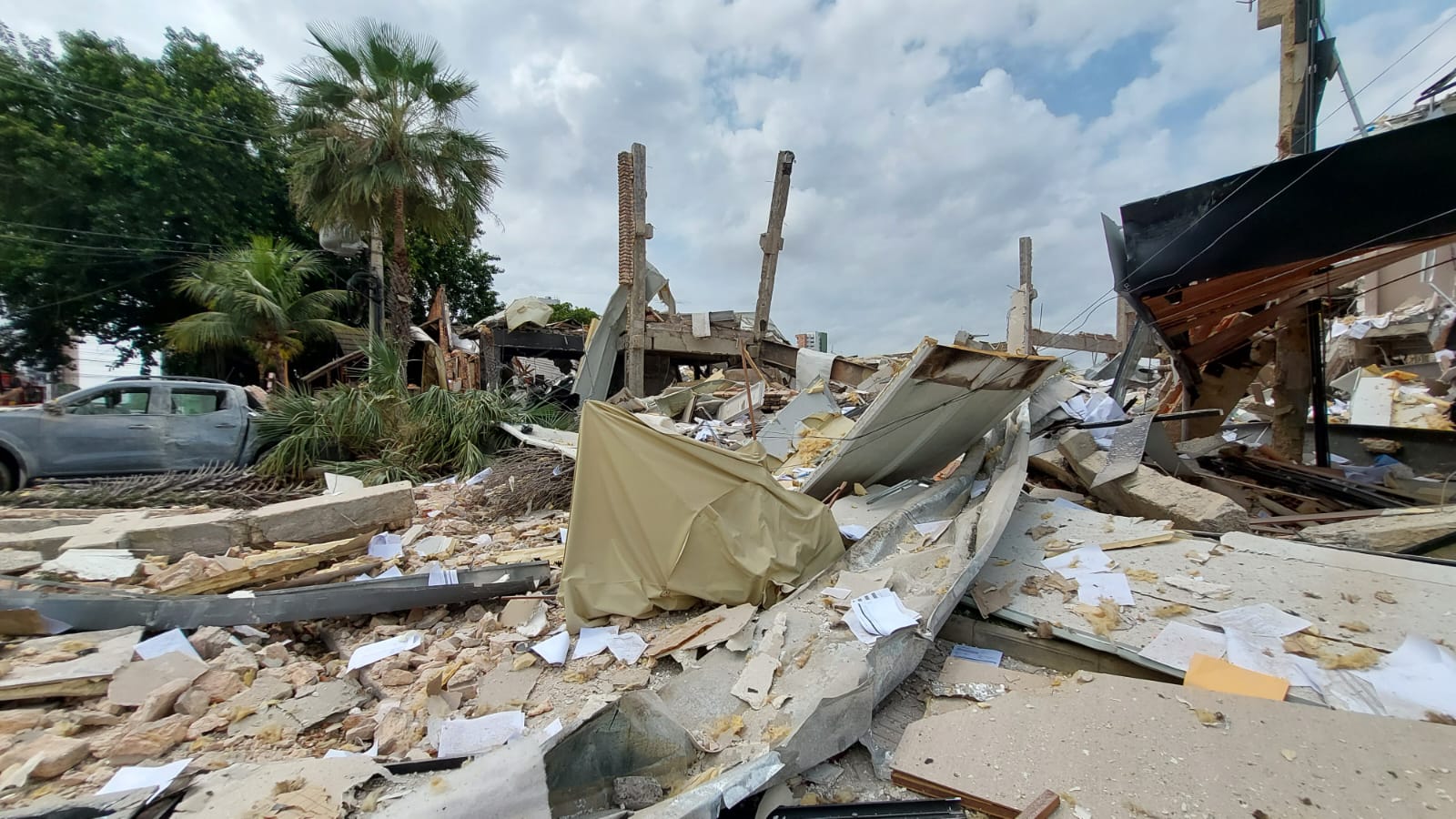 Forte explosão destrói Vasto Restaurante na zona Leste de Teresina