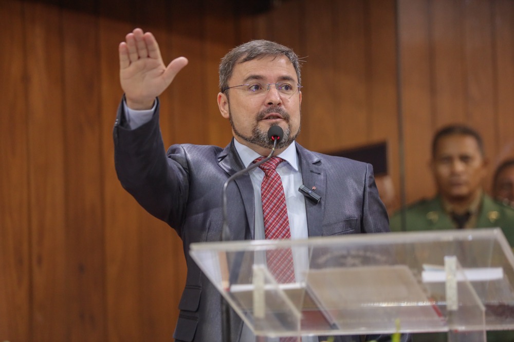 Deputados estaduais eleitos no Piauí tomam posse na Alepi