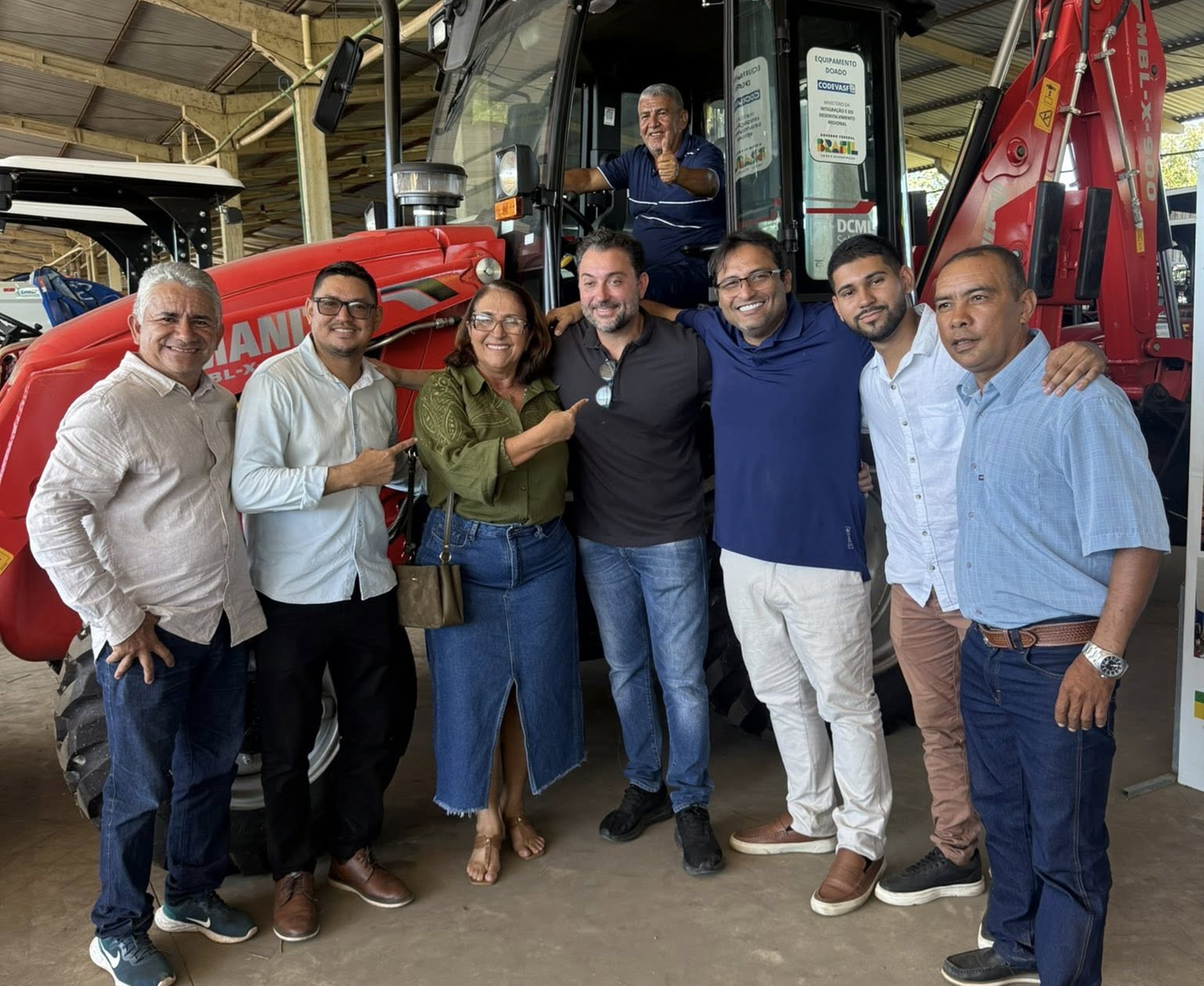 Ilha Grande é contemplada com tratores, carreta tanque, barco e motores de popas