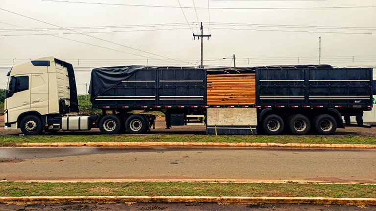 PRF apreende mais de 50 m³ de madeira transportada irregularmente no Piauí