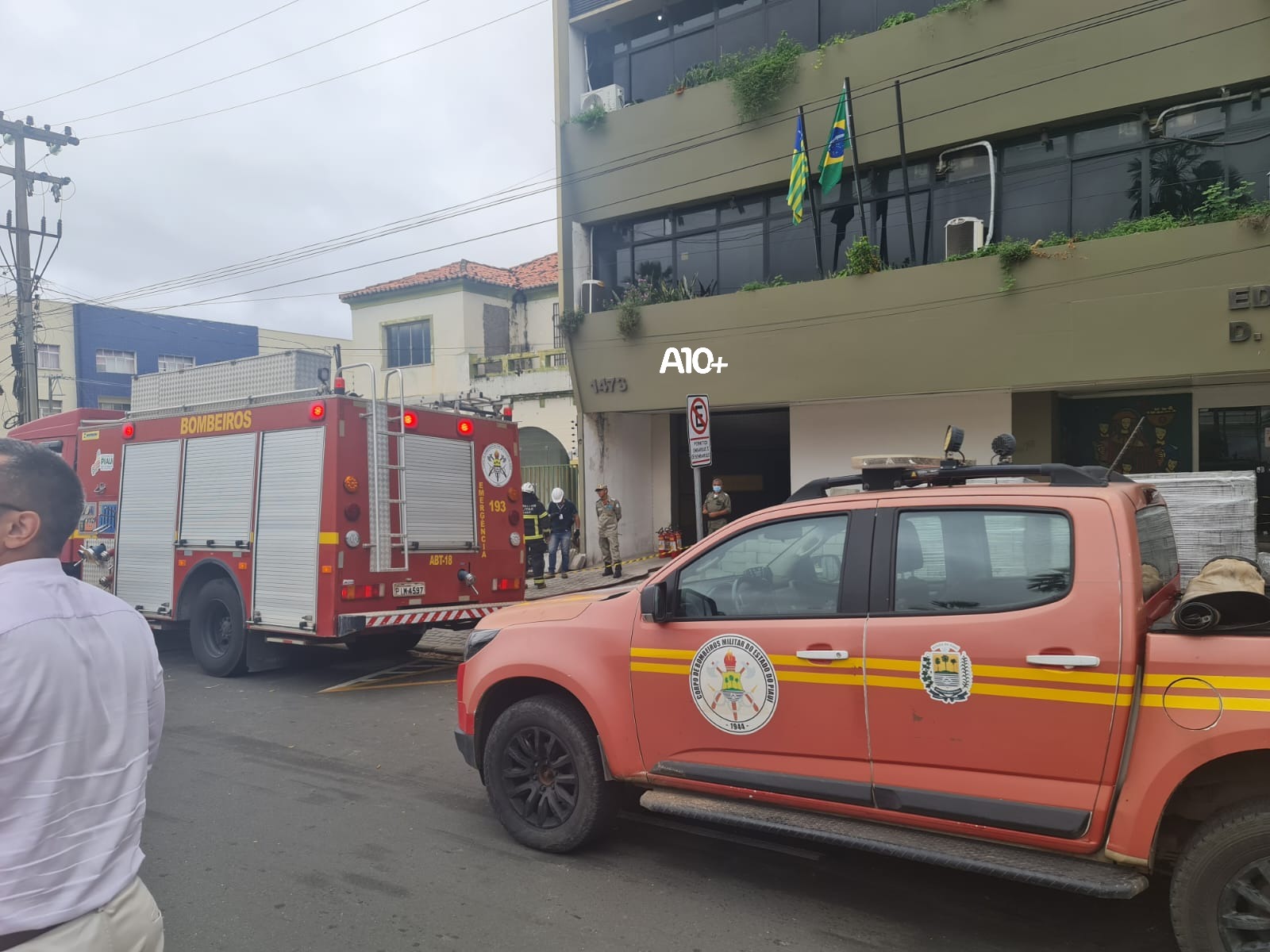 Eletricista sofre queimaduras após princípio de incêndio em prédio do Governo do Piauí