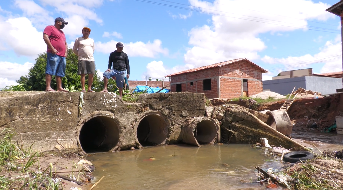 Cratera no bairro Areias, zona Sul de Teresina