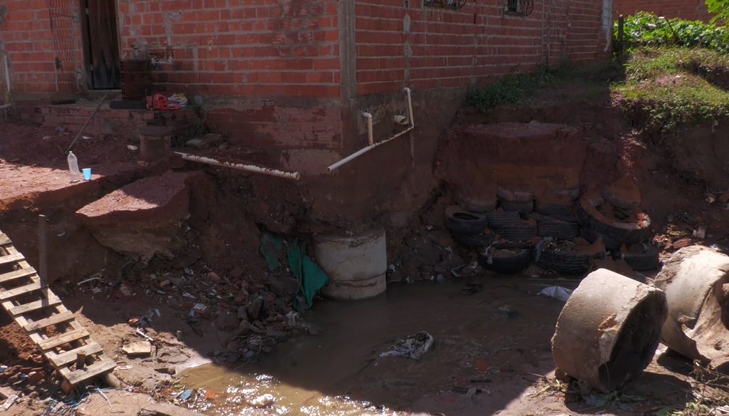 Cratera no bairro Areias, zona Sul de Teresina