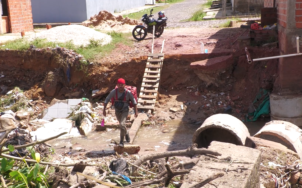 Cratera no bairro Areias, zona Sul de Teresina