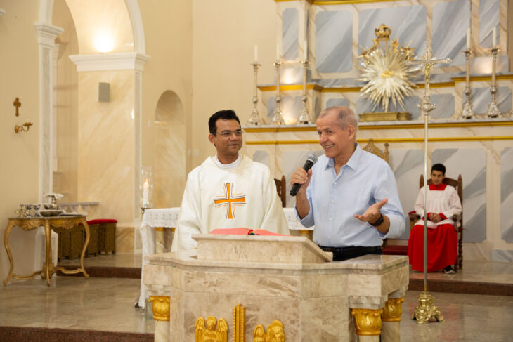 Governador Rafael Fonteles comemora aniversário com missa e doações para o Lar da Misericórdia