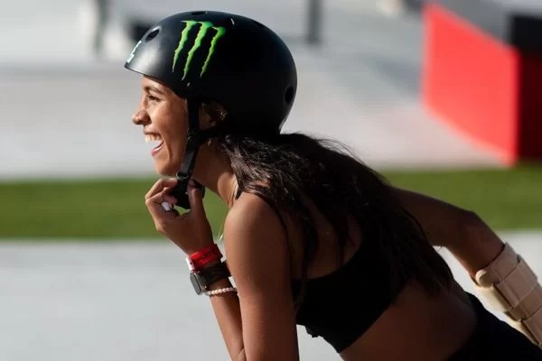 Rayssa Leal é campeã mundial de street skate nos Emirados Árabes