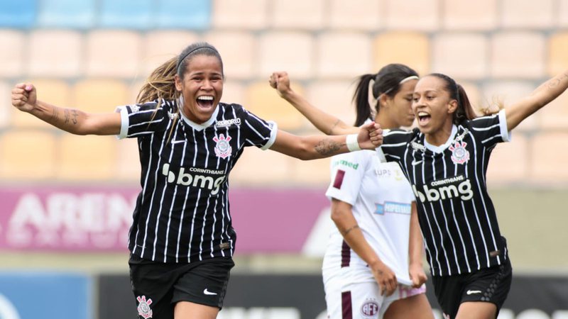 Corinthians bate Grêmio nos acréscimos e conquista Supercopa