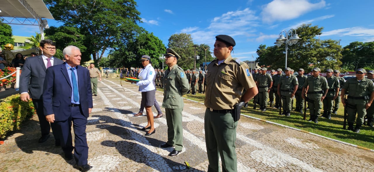 Polícia Militar celebra o Dia do Tiradentes e realiza entrega de Espadins aos Oficiais em formação