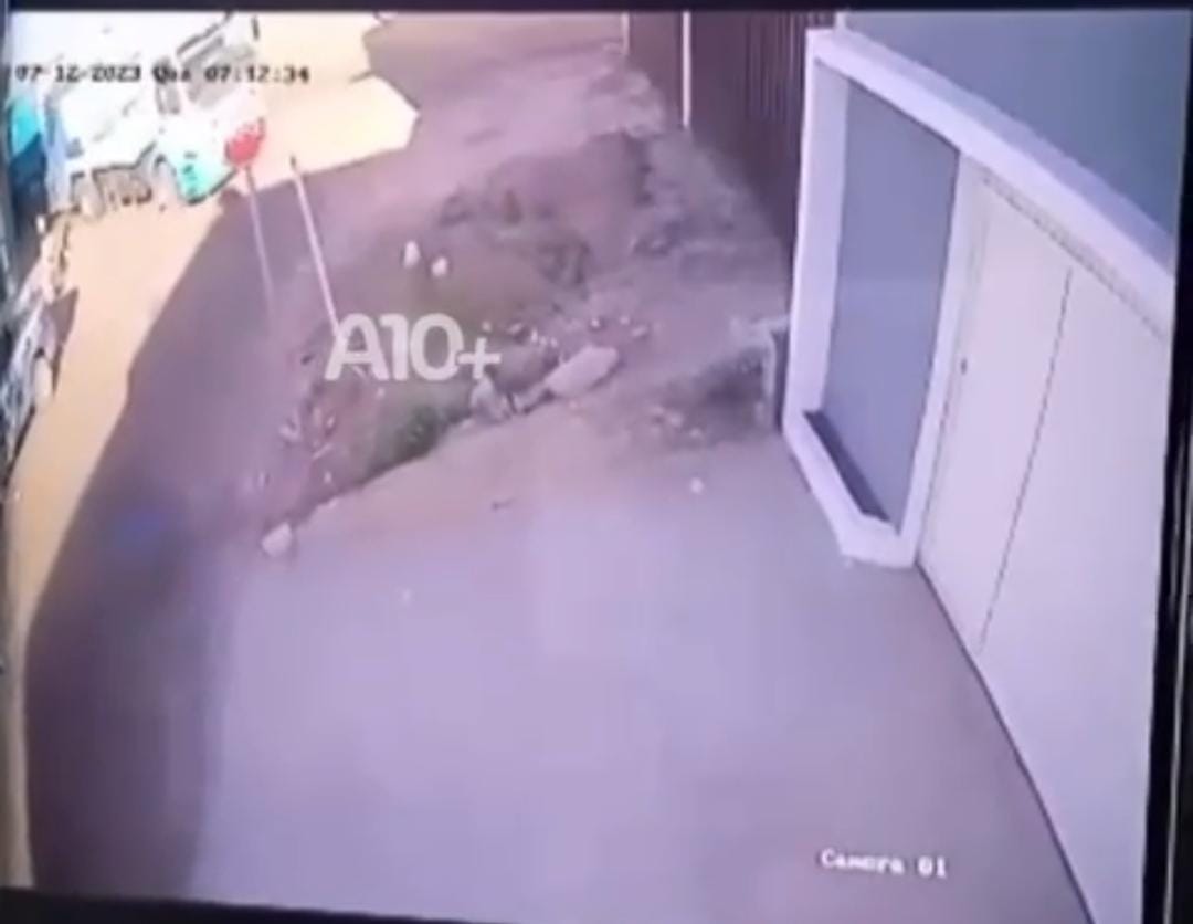 Vídeo mostra exato momento em que mulher é atropelada por caminhão de lixo  no Piauí - Polícia