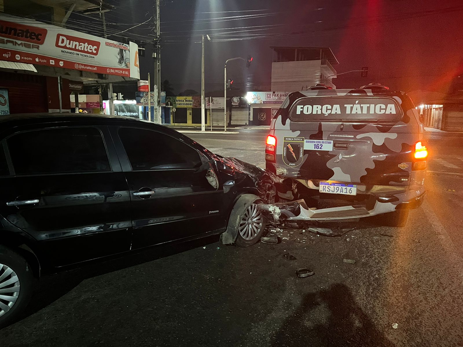 Jovem de 24 anos é preso após colidir contra viatura da Polícia Militar no Piauí