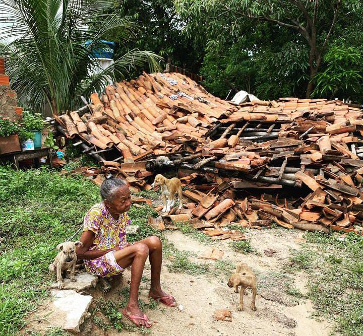 Após chuva, casa cai sobre idosa e filho no Piauí; família pede ajuda para reconstrução de imóvel